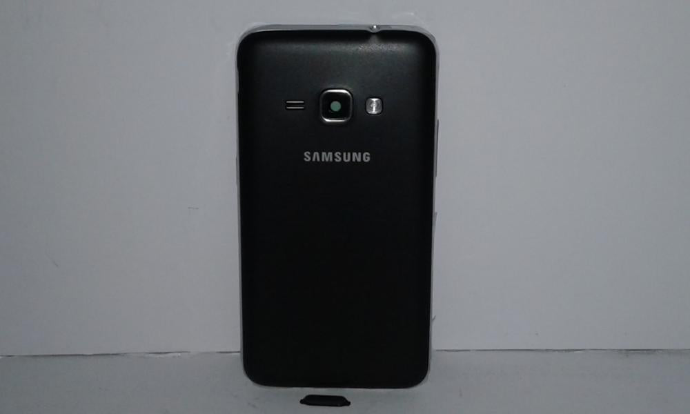Tapa Samsung Galaxy J1 (2016) J120 - Negra con Marco