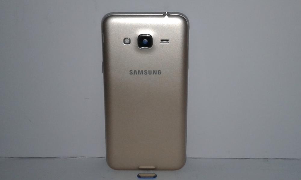Tapa Samsung Galaxy J3 J300 - Dorada con Marco