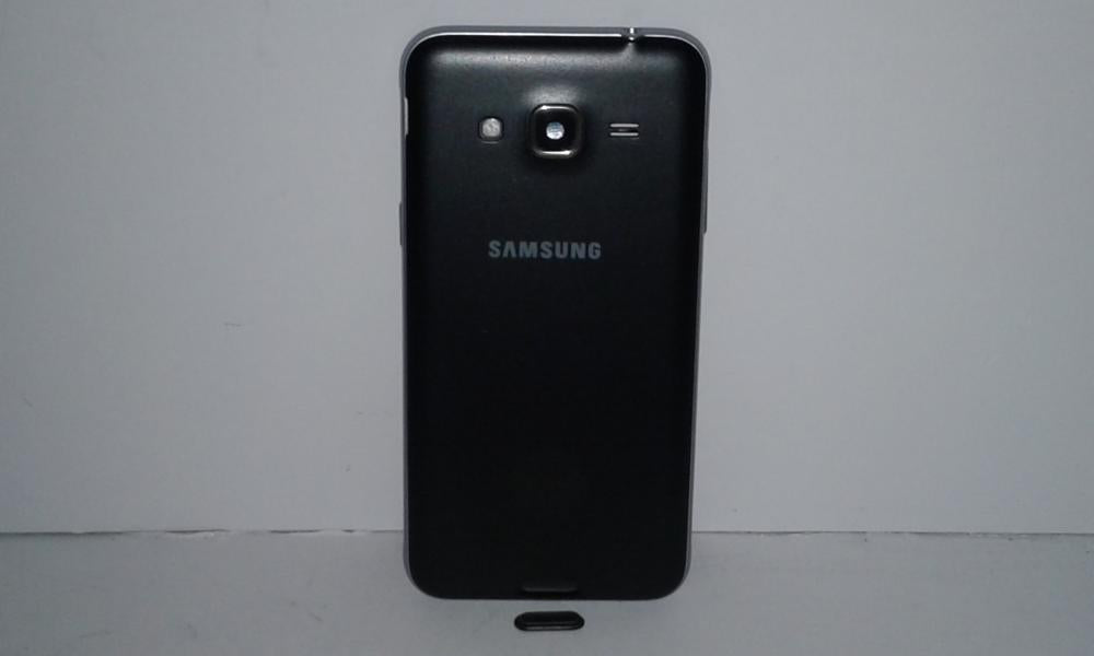 Tapa Samsung Galaxy J3 J300 - Negra con Marco