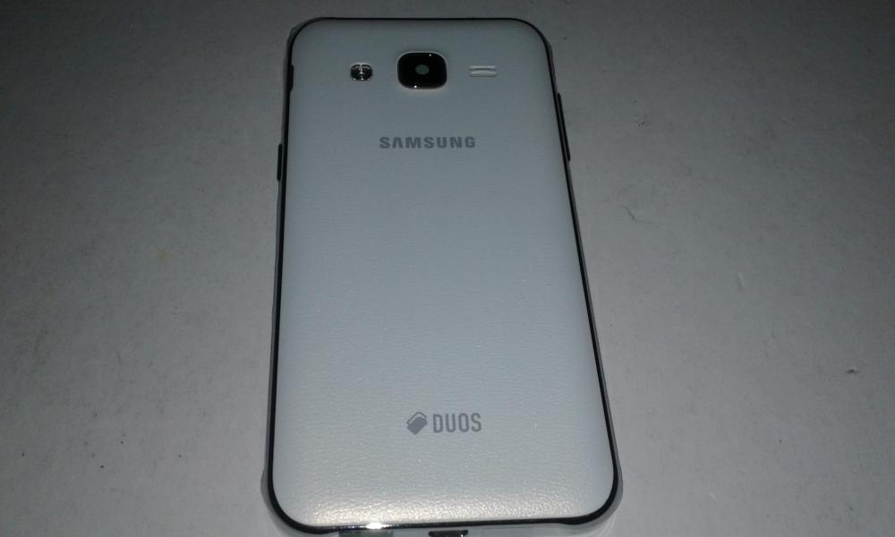 Tapa Samsung Galaxy J2 J200 - Blanca con Marco