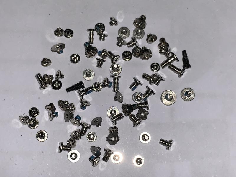 Juego de Tornillos Completo Iphone 8G Plus 5.5 - Plateado