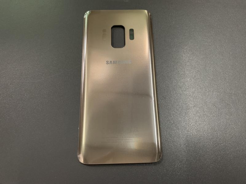 Tapa Samsung Galaxy S9 G960 - Dorada Sin Marco