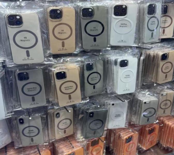 Estuche para Iphone Liso - 17 Dorado