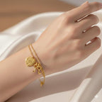 Pulsera Poderosa Doble Corazon y Llave Dorado