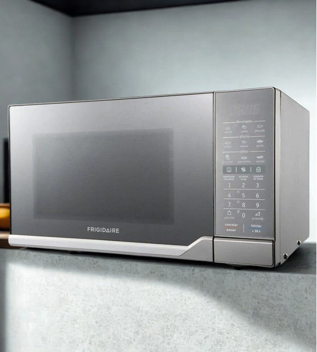 Frigidaire microondas 900W 1.1 ft FMDO30S3GSPG