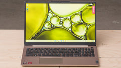 Notebook Lenovo IdeaPad con teclado numérico y webcam con obturador